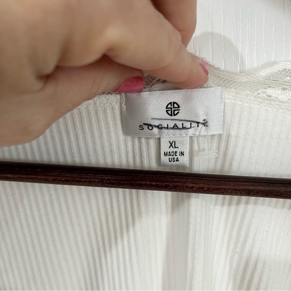 Socialite long sleeve scoop neck top in ivory color - Picture 4 of 9